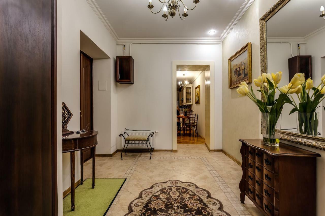 Apartment On Rynok Square Lviv Luaran gambar
